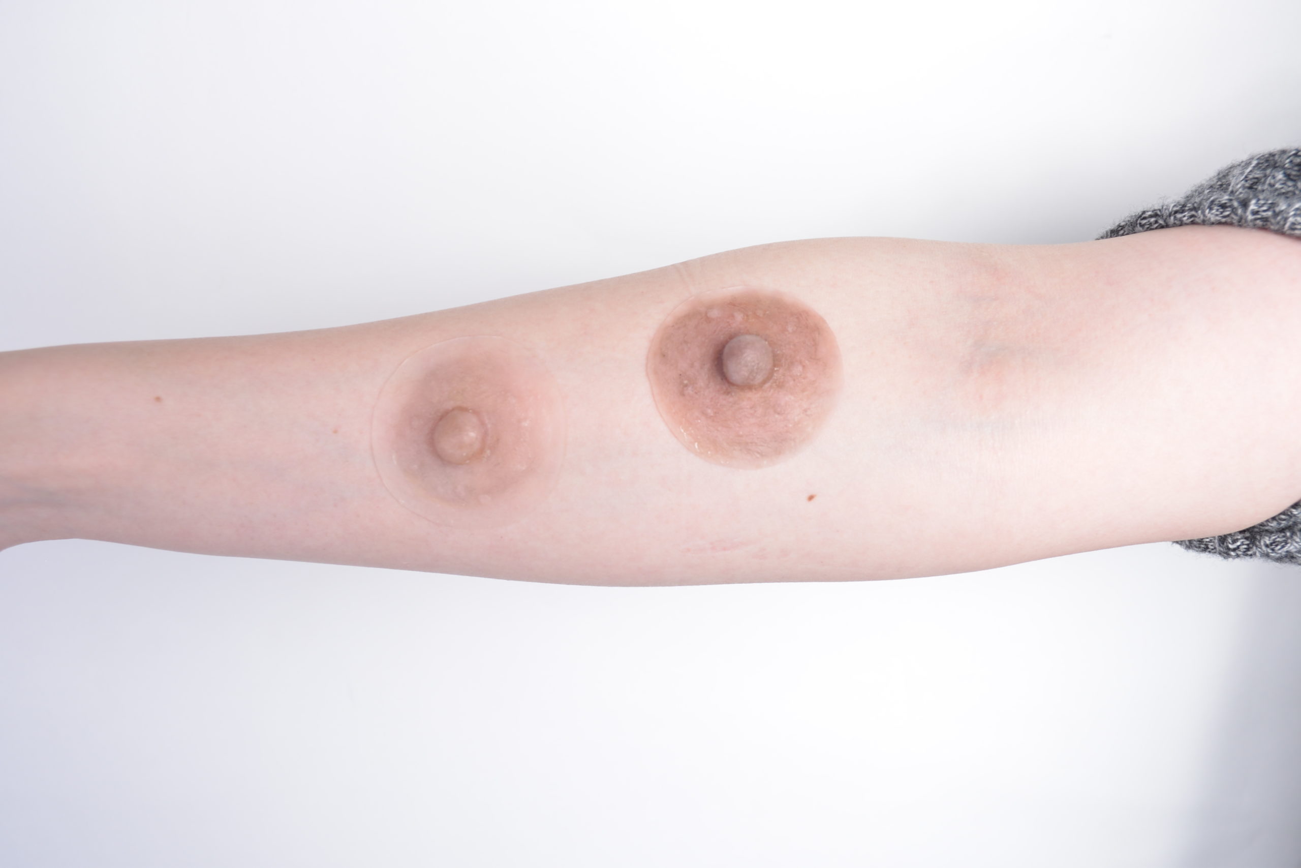 ナチュラルブレスト(株)　人工乳房オーダーニップル 肌のせ (5)